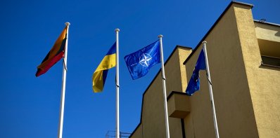 Lietuvos narystės NATO 21-erių metų sukaktis paminėta iškilmingoje vėliavų pakėlimo ceremonijoje...