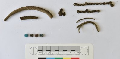 Mokslininkai tyrinėja XII–XIV amžiaus degintinį kapinyną