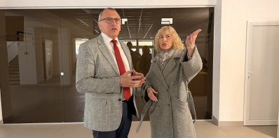 Zarasų merė lankėsi „Ąžuolo“ gimnazijoje: įvertintos atnaujintos erdvės ir kūrybiniai sprendimai