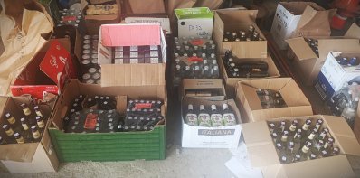 Pakartotinės kratos Dusetose: rasta kontrabandinių cigarečių ir alkoholio