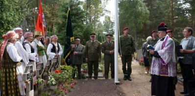 Draugija „Laisvės aukuras“ Dusetose sutvarkė 1919 m. žuvusių karių kapavietę